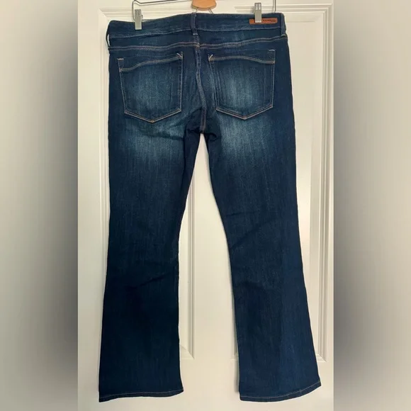 🆕 EXPRESS Barely Boot Low Rise Jeans. Size 10S (Short) - Picture 3 of 3